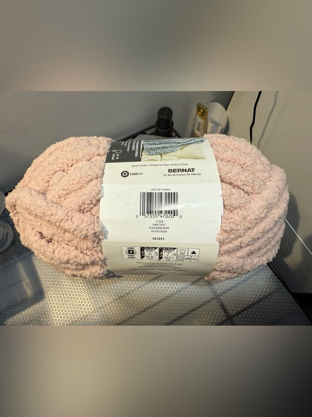 NWT Bernat Blanket Big Jumbo #7 Pink Dust Yarn - 32 Yards (3 Skein Lot) - Picture 2 of 2